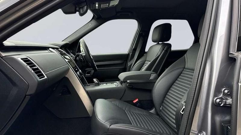 Usado Land Rover Discovery 5 SE Dynamic 344 CV (253 kW) 2025 Gris SUV