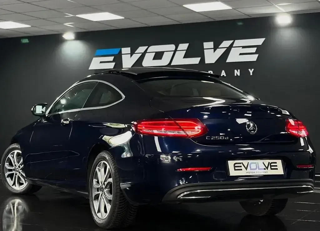 Used Mercedes C250 Premium Plus 204 HP (150 kW) 2018 Blue Coupe