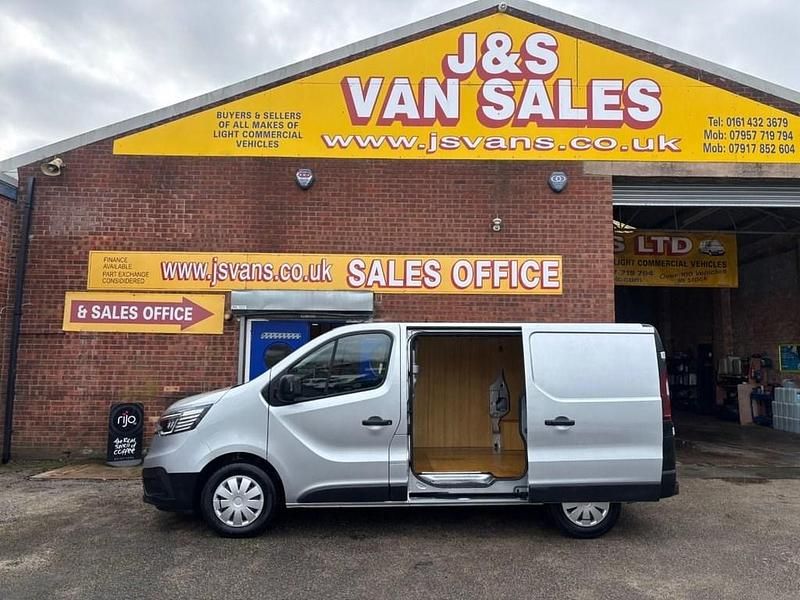 Used Renault Trafic Business 150 HP (110 kW) 2022 Grey MPV