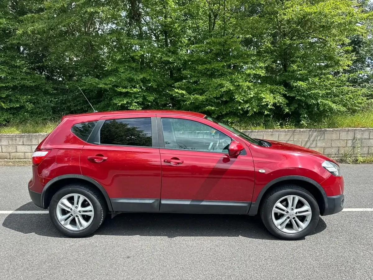 Used Nissan Qashqai Acenta 2010 Red SUV