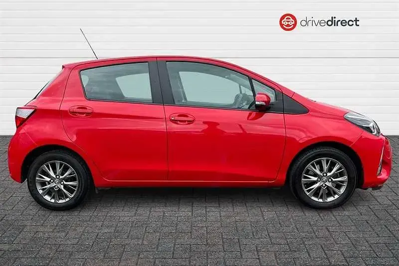 Used Toyota Yaris 107 HP (78 kW) 2019 Red Hatchback