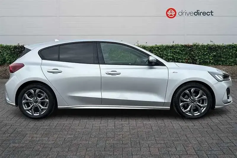 Used Ford Focus ST-Line 125 HP (91 kW) 2023 Silver Hatchback