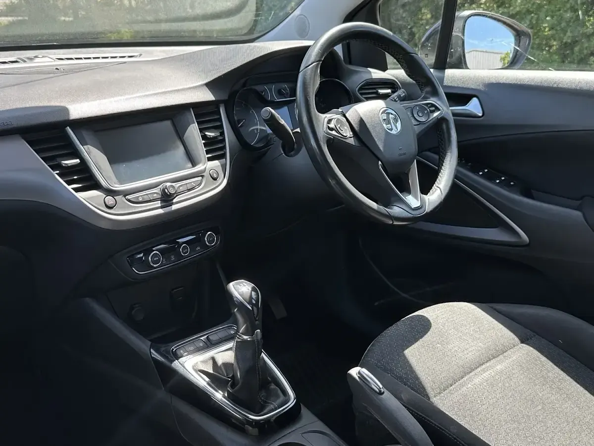 Used Vauxhall Crossland X 81 HP (59 kW) 2018 Black SUV