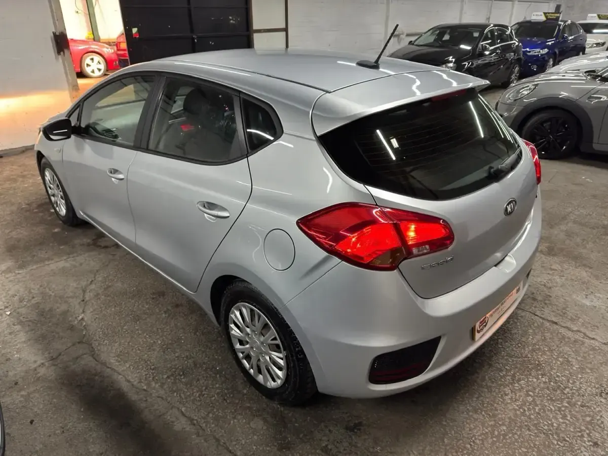 Używany Kia Ceed 2016 Srebrny Hatchback