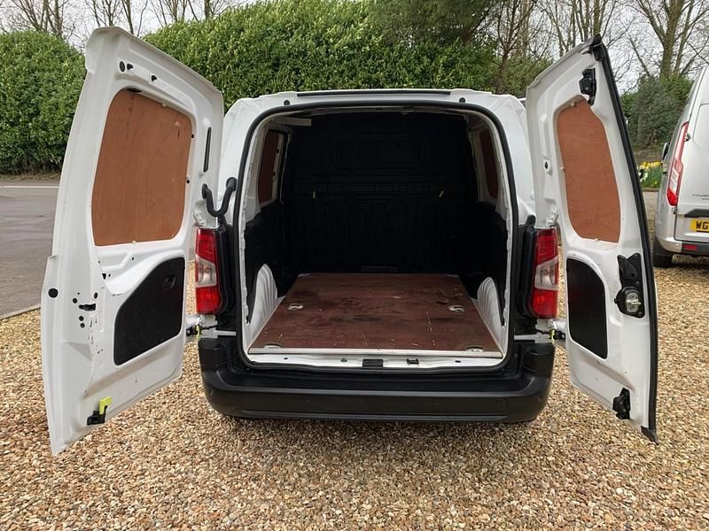 Used Citroën Berlingo 75 HP (55 kW) 2021 White MPV