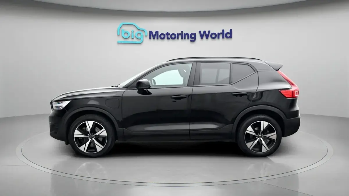 Used Volvo XC40 Plus 211 HP (155 kW) 2021 Black SUV