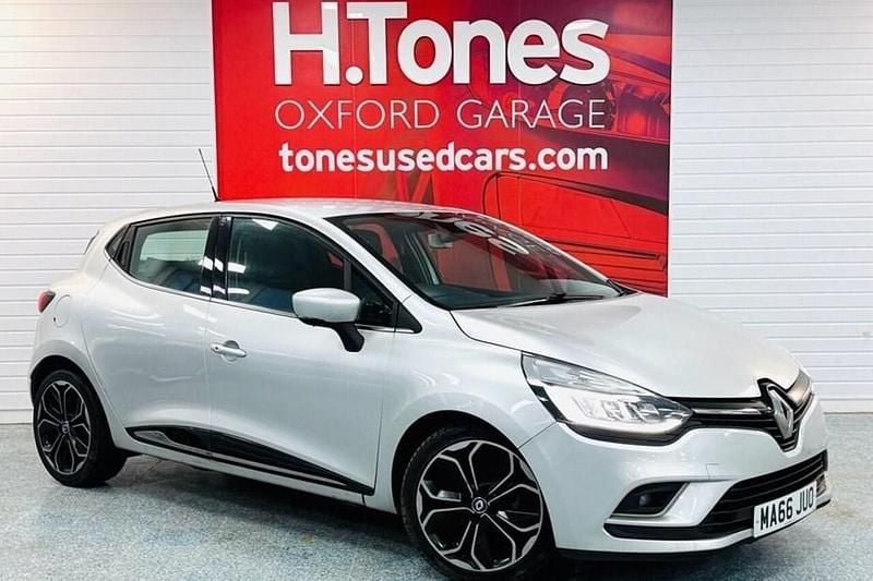 Used Renault Clio IV Dynamique 90 HP (66 kW) 2016 Silver Hatchback
