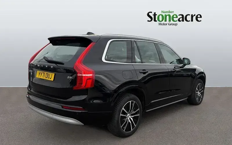 Used Volvo XC90 Momentum 235 HP (172 kW) 2021 Black SUV