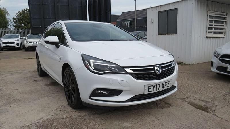 White Used 2017 Vauxhall Astra SRi Hatchback | £4,995 (Good price) - Image 1/4