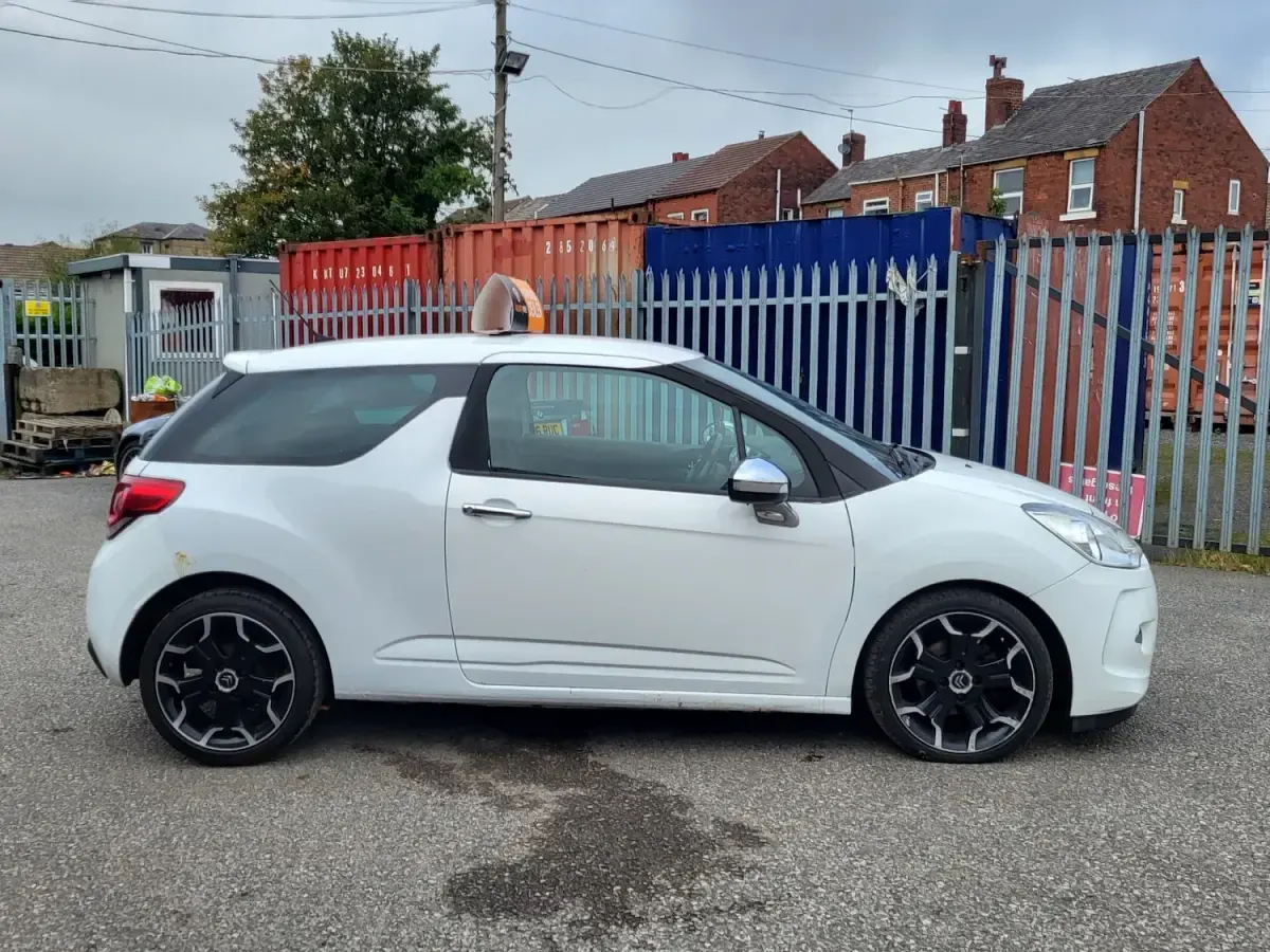Used Citroën DS3 2011 White Hatchback