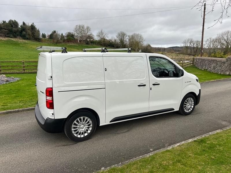 Used Toyota Proace 100 kW (136 HP) 2022 White MPV