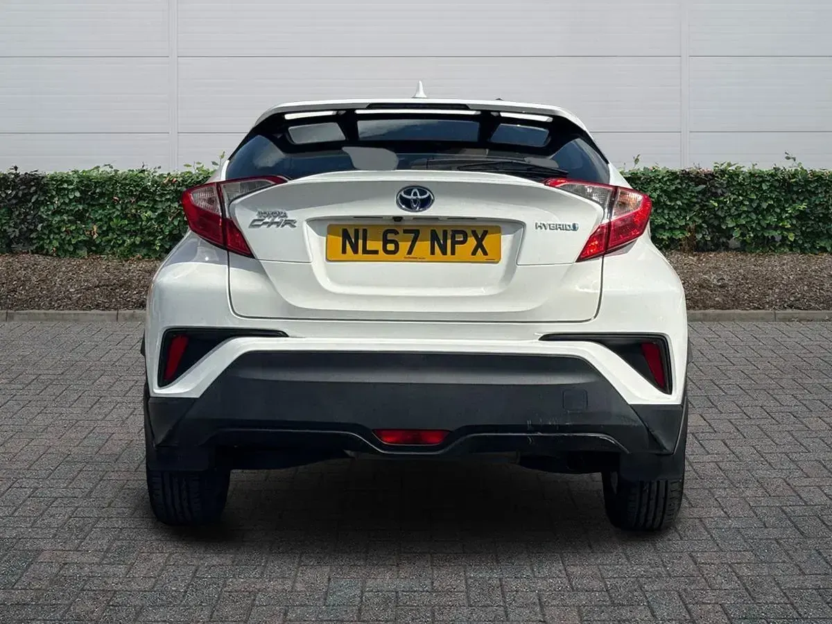 Used Toyota C-HR 122 HP (89 kW) 2017 White SUV