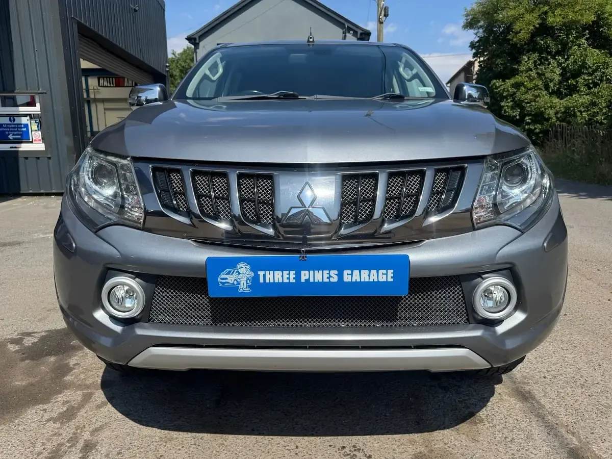 Used Mitsubishi L200 2017 Grey Pickup