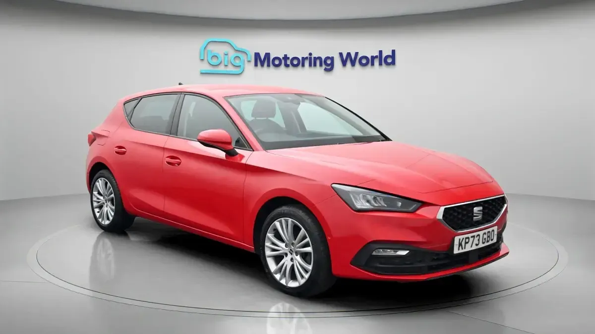 Begagnad Seat Leon SE Dynamic 131 HK (96 kW) 2023 Halvkombi