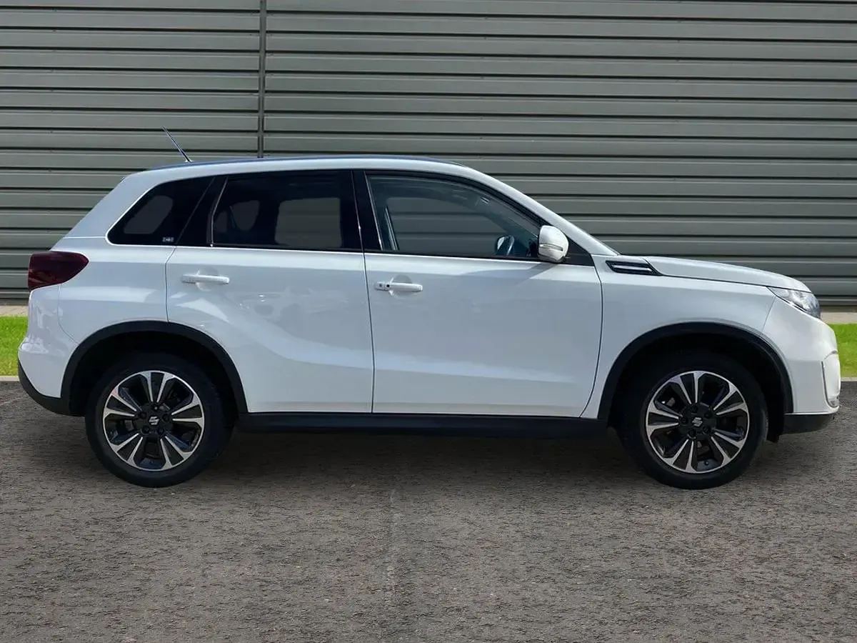 Used Suzuki Vitara SZ5 115 HP (84 kW) 2022 White SUV