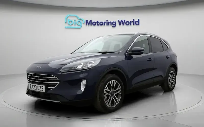 Usado Ford Kuga Titanium 150 HP (110 kW) 2023 Azul SUV