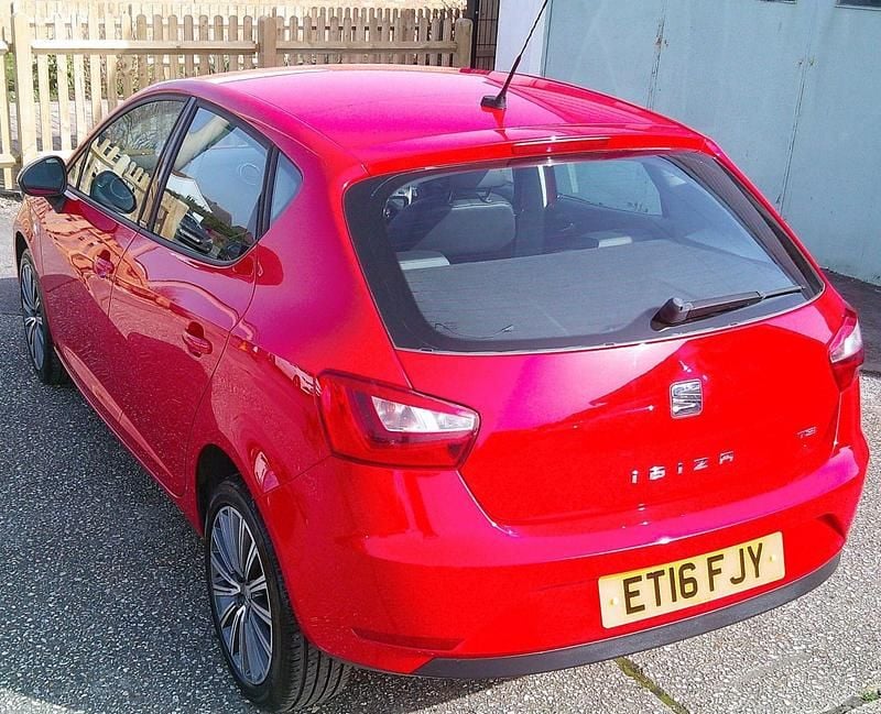 Used Seat Ibiza CONNECT 2016 Red Hatchback