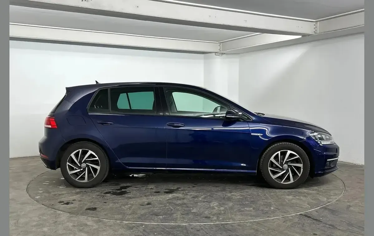 Used VW Golf VII Match 130 HP (95 kW) 2019 Blue Hatchback