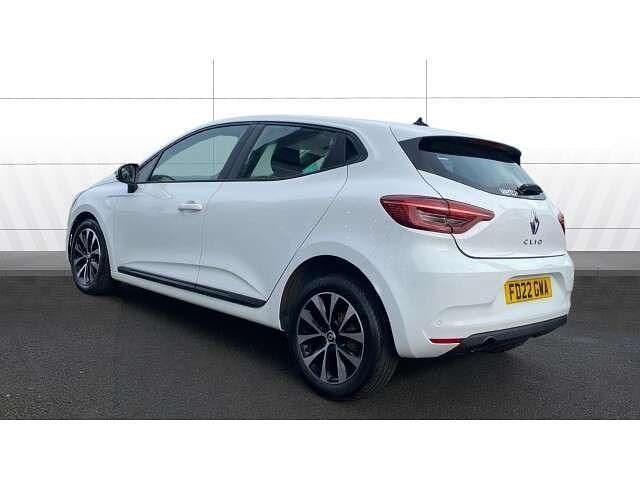 Used Renault Clio V Iconic 90 HP (66 kW) 2022 White Hatchback