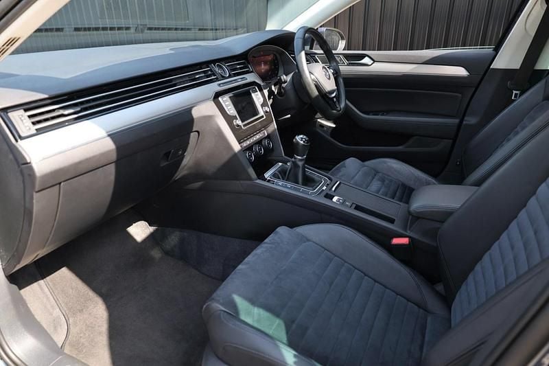 Used VW Passat GT 150 HP (110 kW) 2017 Blue Sedan