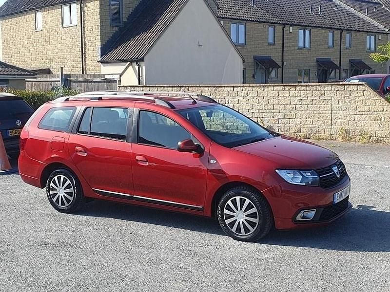 Used Dacia Logan MCV Lauréate 90 HP (66 kW) 2017 Red Estate