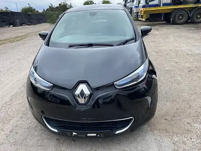 Used Renault Zoe Dynamique 67 kW (92 HP) 2018 Black Hatchback