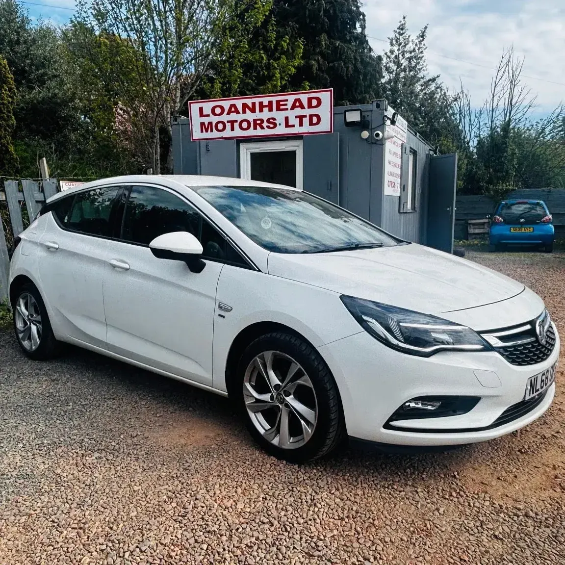 Używany Vauxhall Astra SRi 105 KM (77 kW) 2018 Biały Hatchback