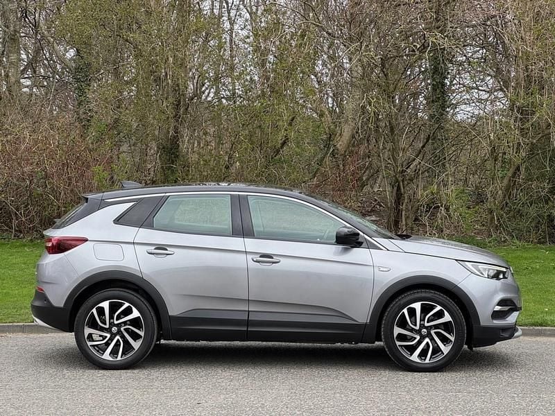 Used Vauxhall Grandland X Elite 130 HP (95 kW) 2019 Grey metallic SUV