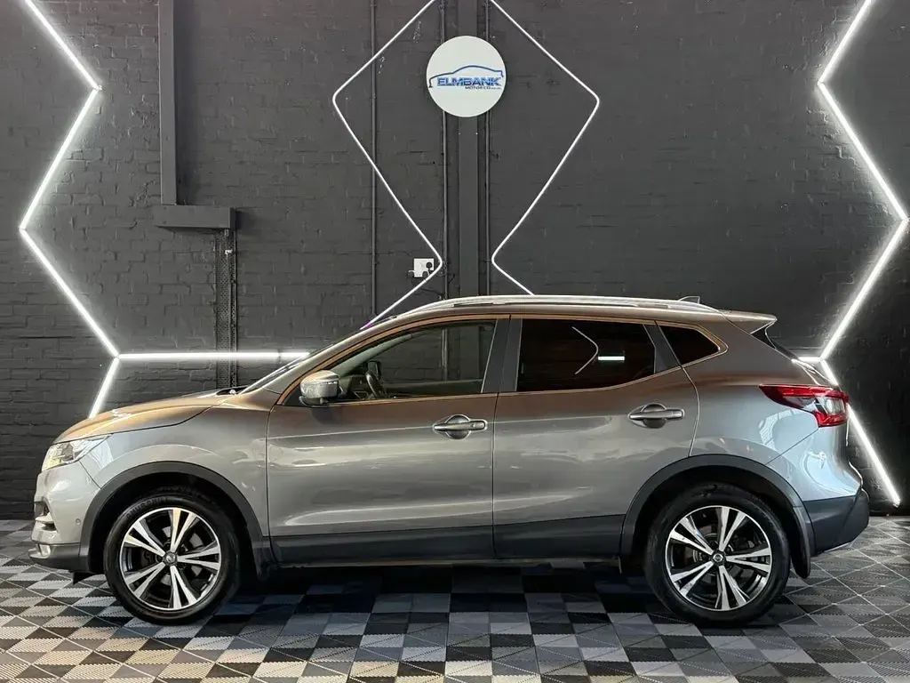 Used Nissan Qashqai N-Connecta 115 HP (84 kW) 2018 Grey SUV