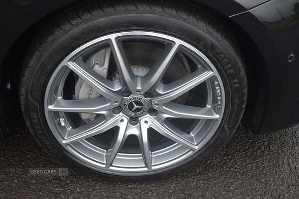 Usado Mercedes E220 AMG line 191 CV (140 kW) 2020 Negro Berlina