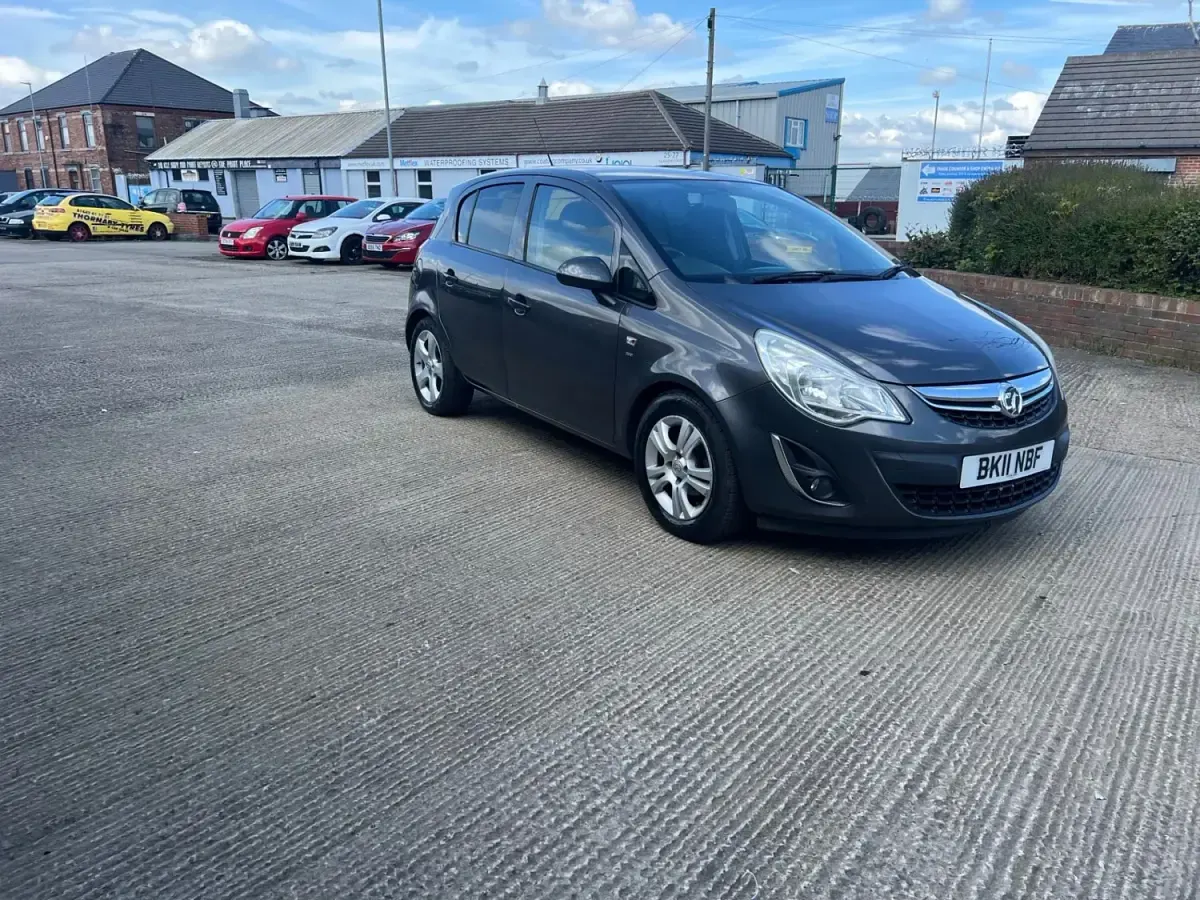 Begagnad Vauxhall Corsa 2011 Grå Halvkombi