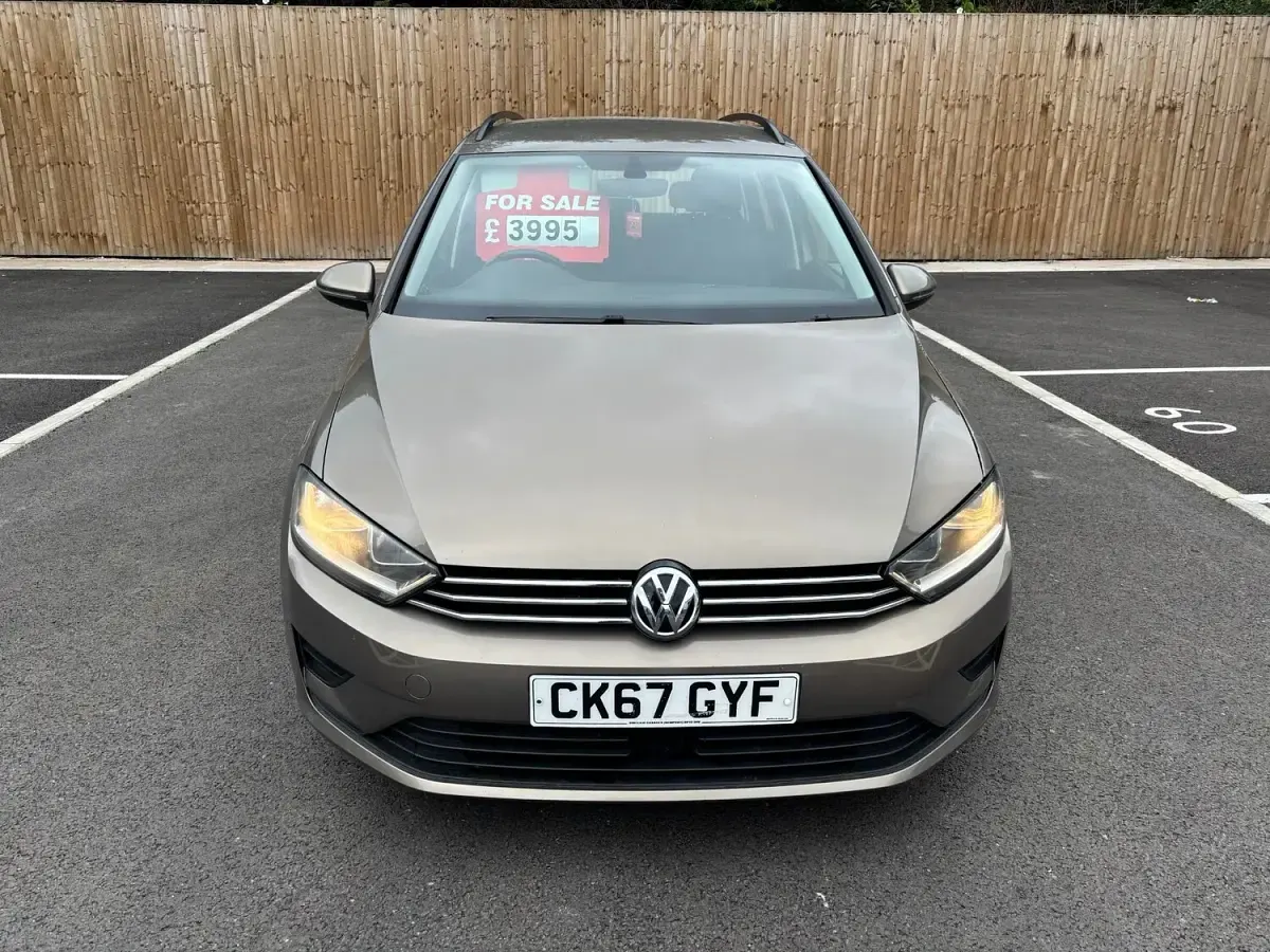 Used VW Golf Sportsvan SE 2017 Gold MPV