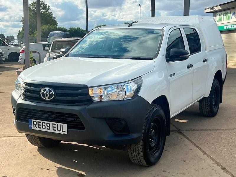 White Used 2019 Toyota HiLux Active Pickup | £12,250 (Good price) - Image 1/4