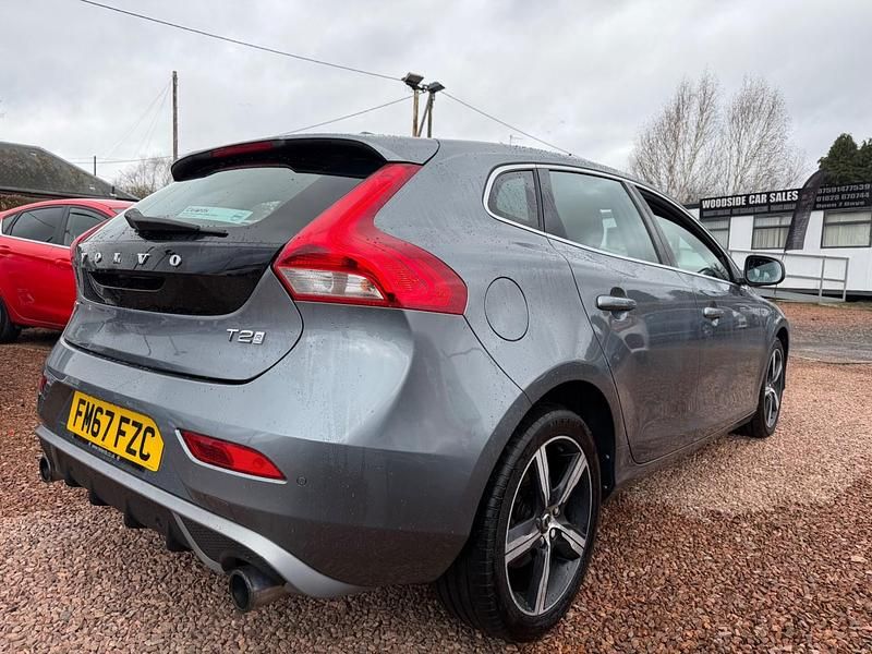 Używany Volvo V40 R-Design 122 KM (89 kW) 2018 Szary Hatchback