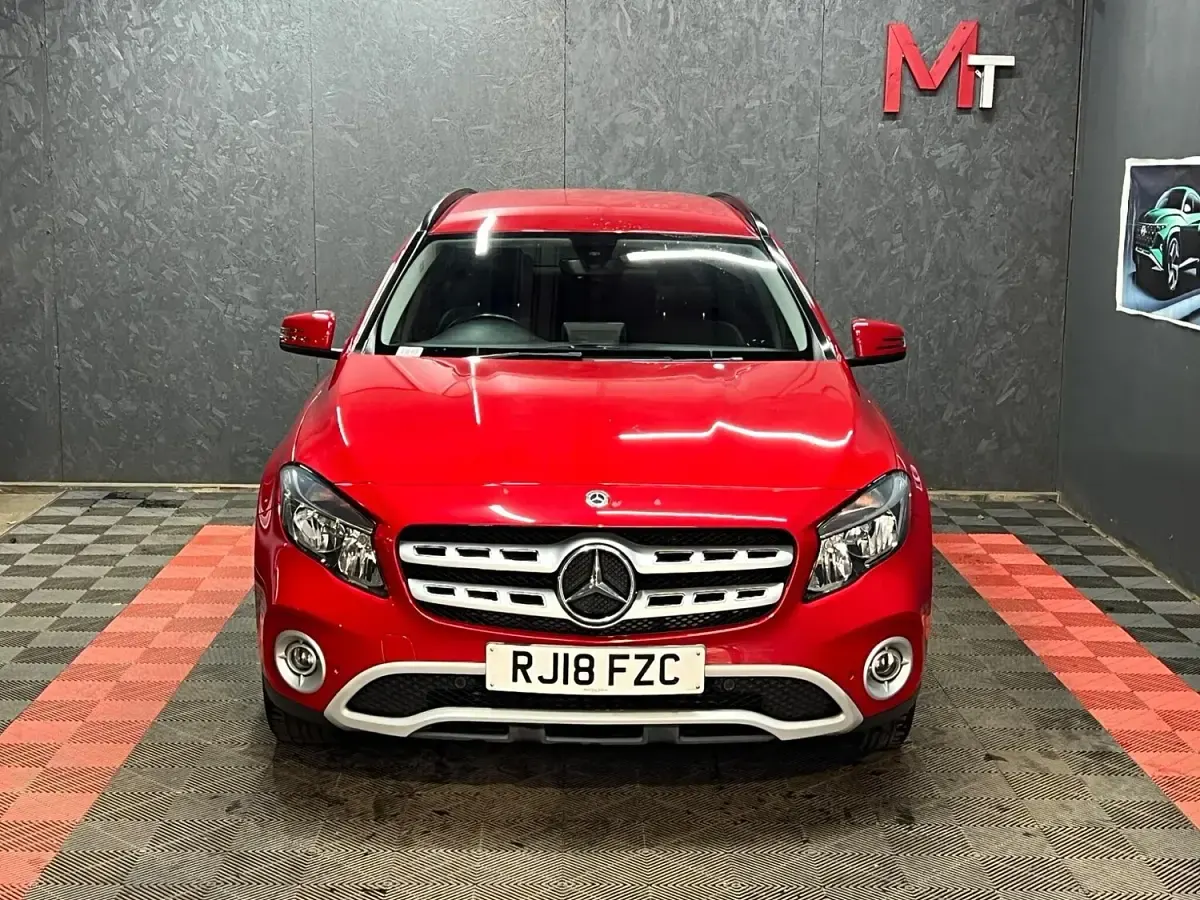 Used Mercedes GLA200 Executive 156 HP (114 kW) 2018 Red SUV