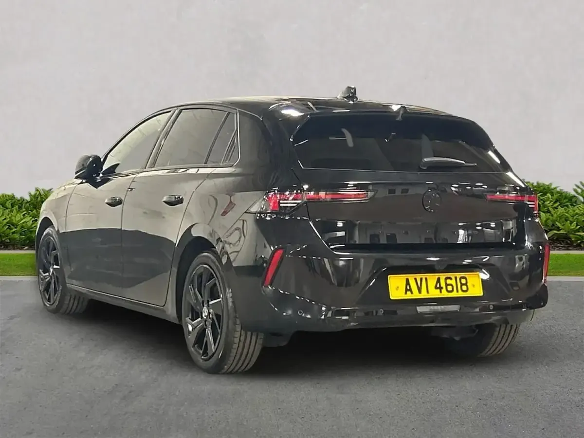 Second-hand Vauxhall Astra 2024 Negru Hatchback