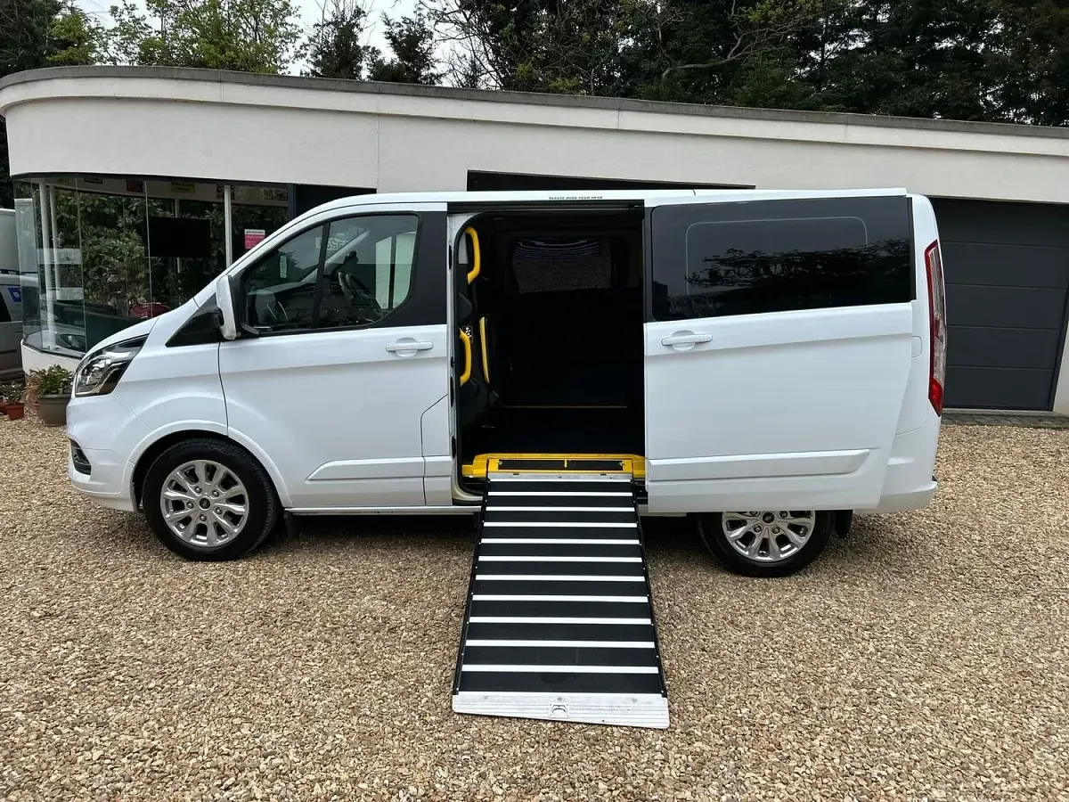Used Ford Transit Tourneo Limited 130 HP (95 kW) 2020 White MPV