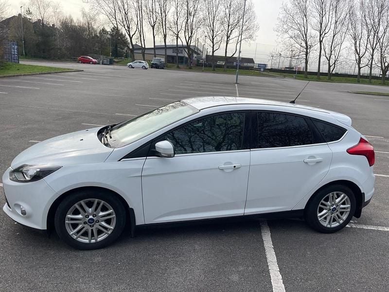 Used Ford Focus Titanium 115 HP (84 kW) 2013 White Hatchback