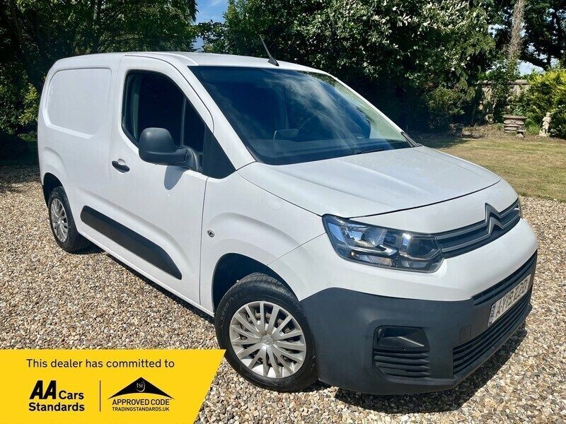 White Used 2019 Citroën Berlingo MPV | £7,495 (Fair price) - Image 1/4