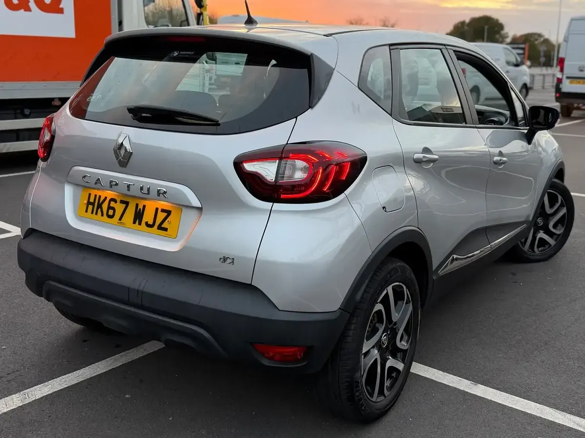 Used Renault Captur Dynamique 90 HP (66 kW) 2018 Silver SUV