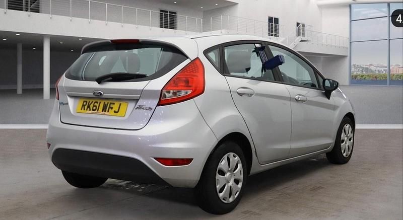 Used Ford Fiesta 95 HP (69 kW) 2011 Silver Hatchback
