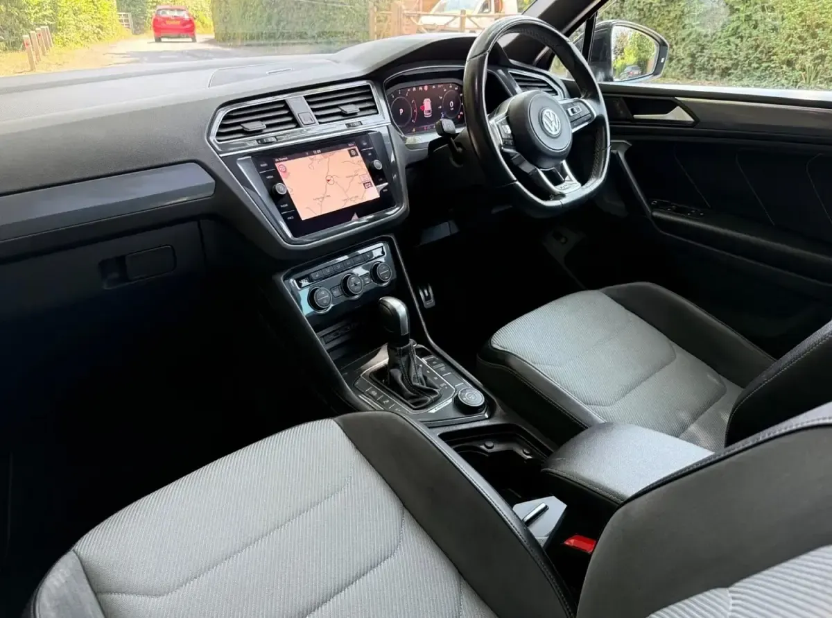 Used VW Tiguan R-line 190 HP (139 kW) 2020 Black SUV