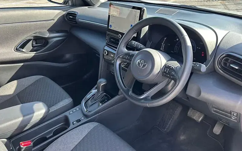 Used Toyota Yaris Cross Design 116 HP (85 kW) 2025 Silver SUV