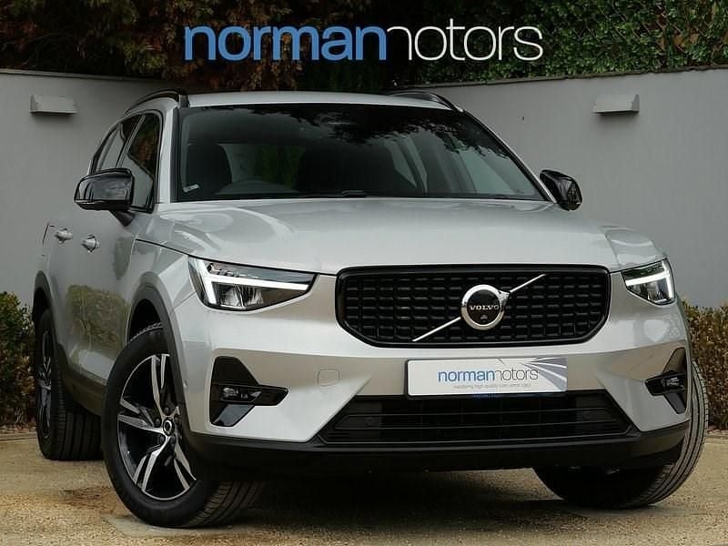 Silver Used 2023 Volvo XC40 Plus SUV | £27,495 (Fair price) - Image 1/3