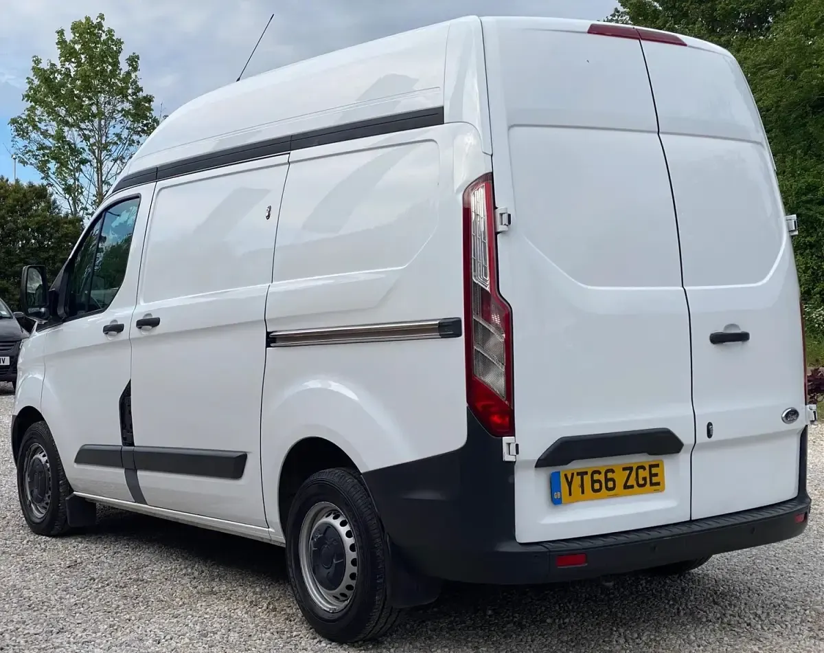 Used Ford Transit Custom 105 HP (77 kW) 2016 White Van
