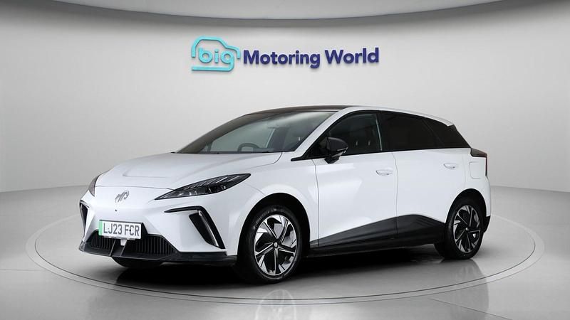 Used MG MG4 EV Trophy 2023 White Hatchback