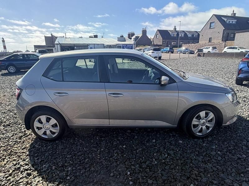 Usado Skoda Fabia 60 HP (44 kW) 2016 Bege Citadino