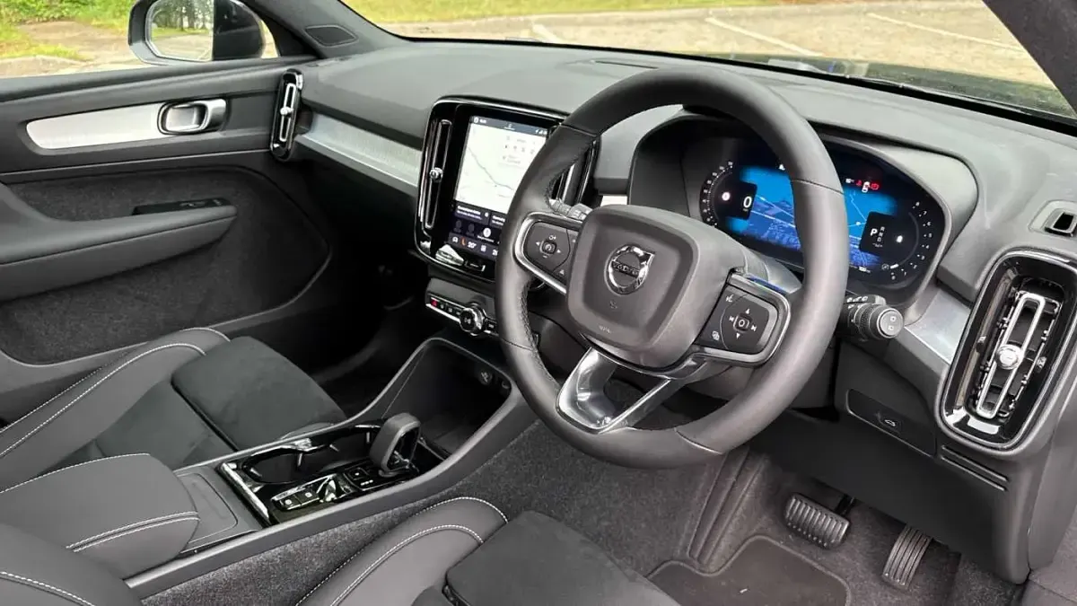 Used Volvo XC40 Plus 163 HP (119 kW) 2025 Black SUV