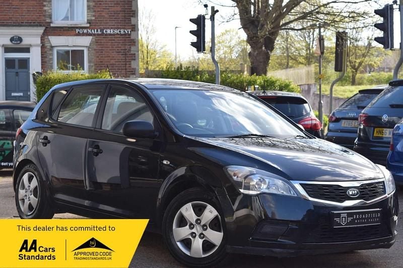 Used Kia Ceed 89 HP (65 kW) 2011 Black Hatchback