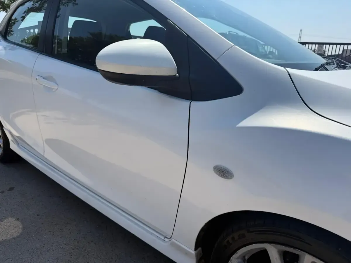 Used Mazda 2 2011 White Hatchback